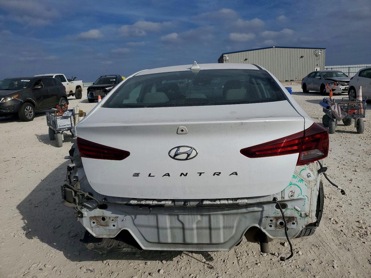 2020 HYUNDAI ELANTRA photo 6