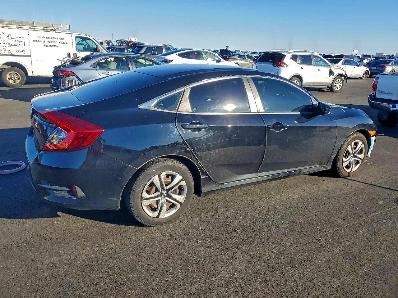 2017 HONDA CIVIC LX photo 3