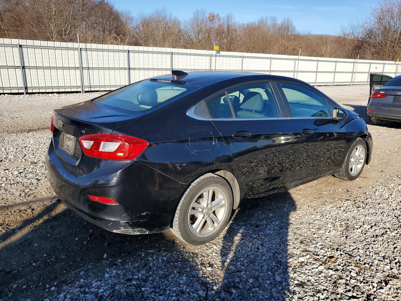 2017 CHEVROLET CRUZE LT photo 3