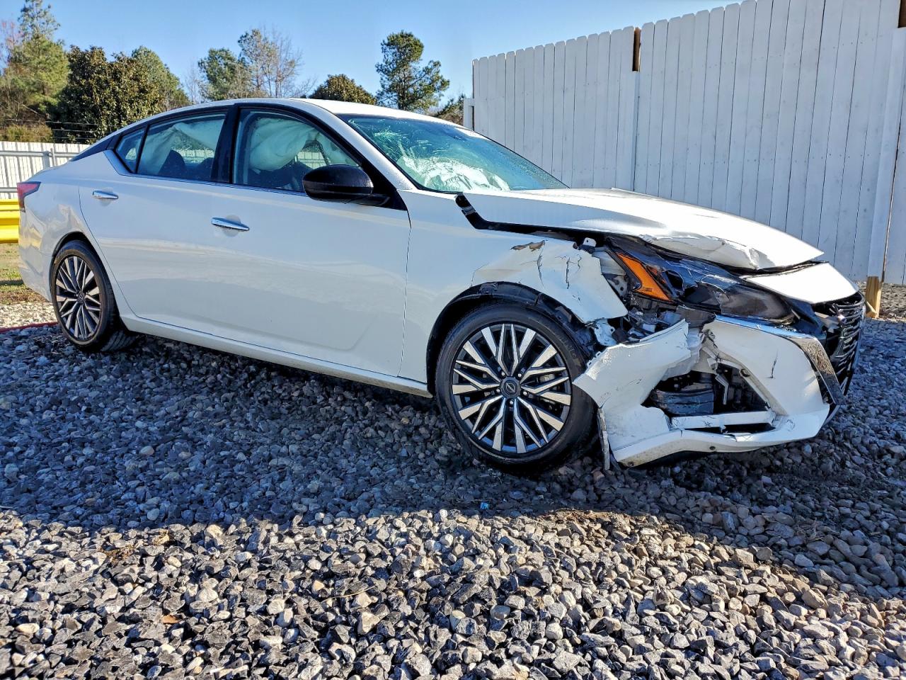 2025 NISSAN ALTIMA SV photo 4