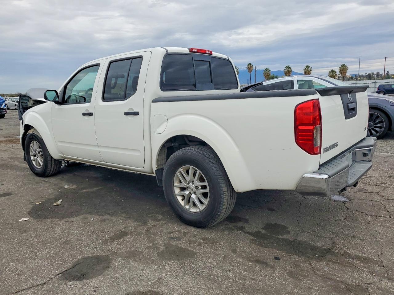 2019 NISSAN FRONTIER S photo 2