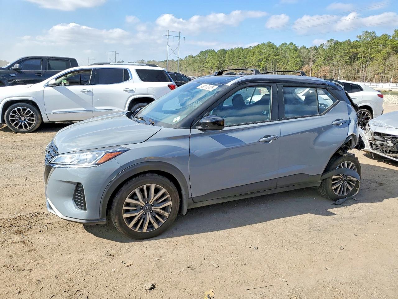2023 NISSAN KICKS