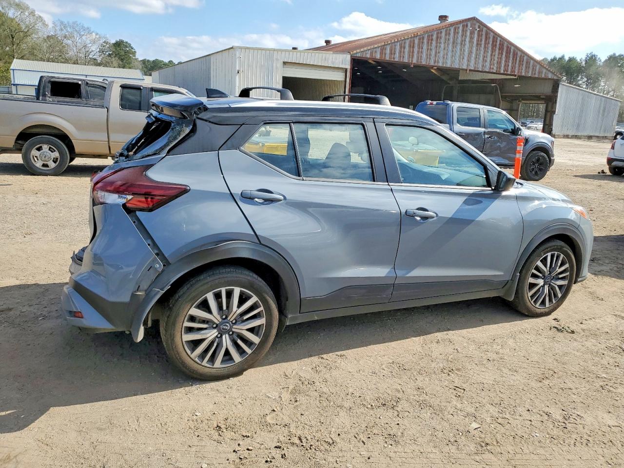 2023 NISSAN KICKS SV photo 3