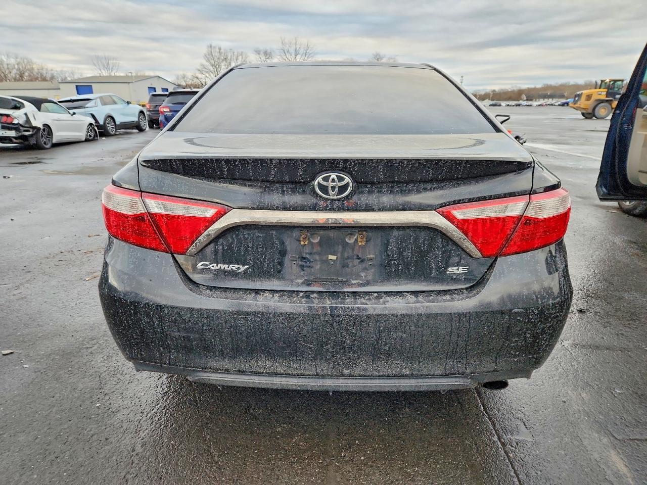 2017 TOYOTA CAMRY LE photo 6