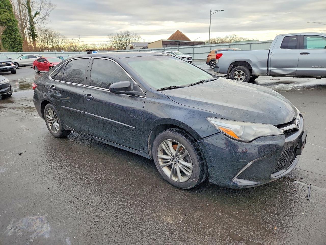 2017 TOYOTA CAMRY LE photo 4