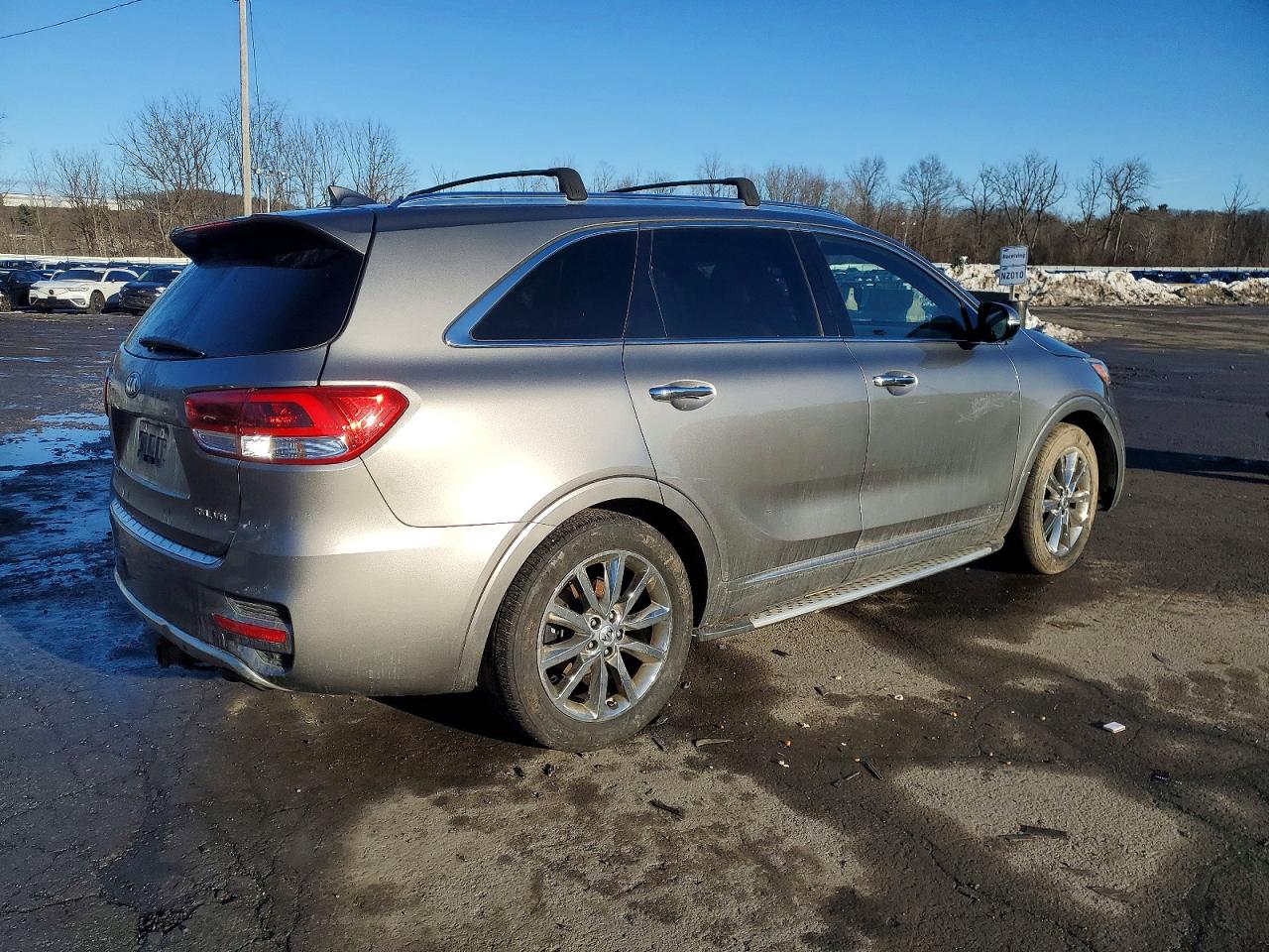 2017 KIA SORENTO photo 3