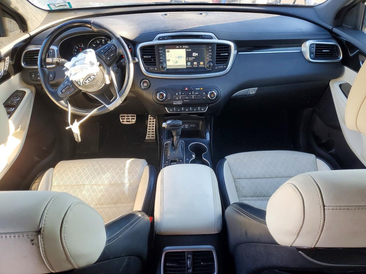 2017 KIA SORENTO photo 8