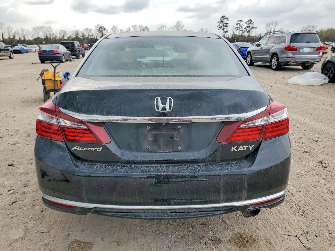 2017 HONDA ACCORD LX photo 6