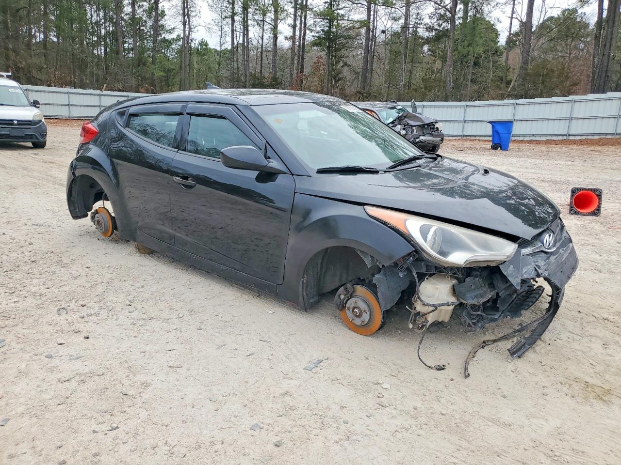 2012 HYUNDAI VELOSTER photo 4