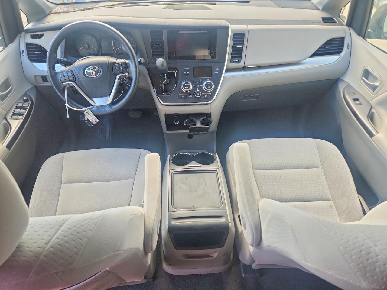 2015 TOYOTA SIENNA LE photo 8