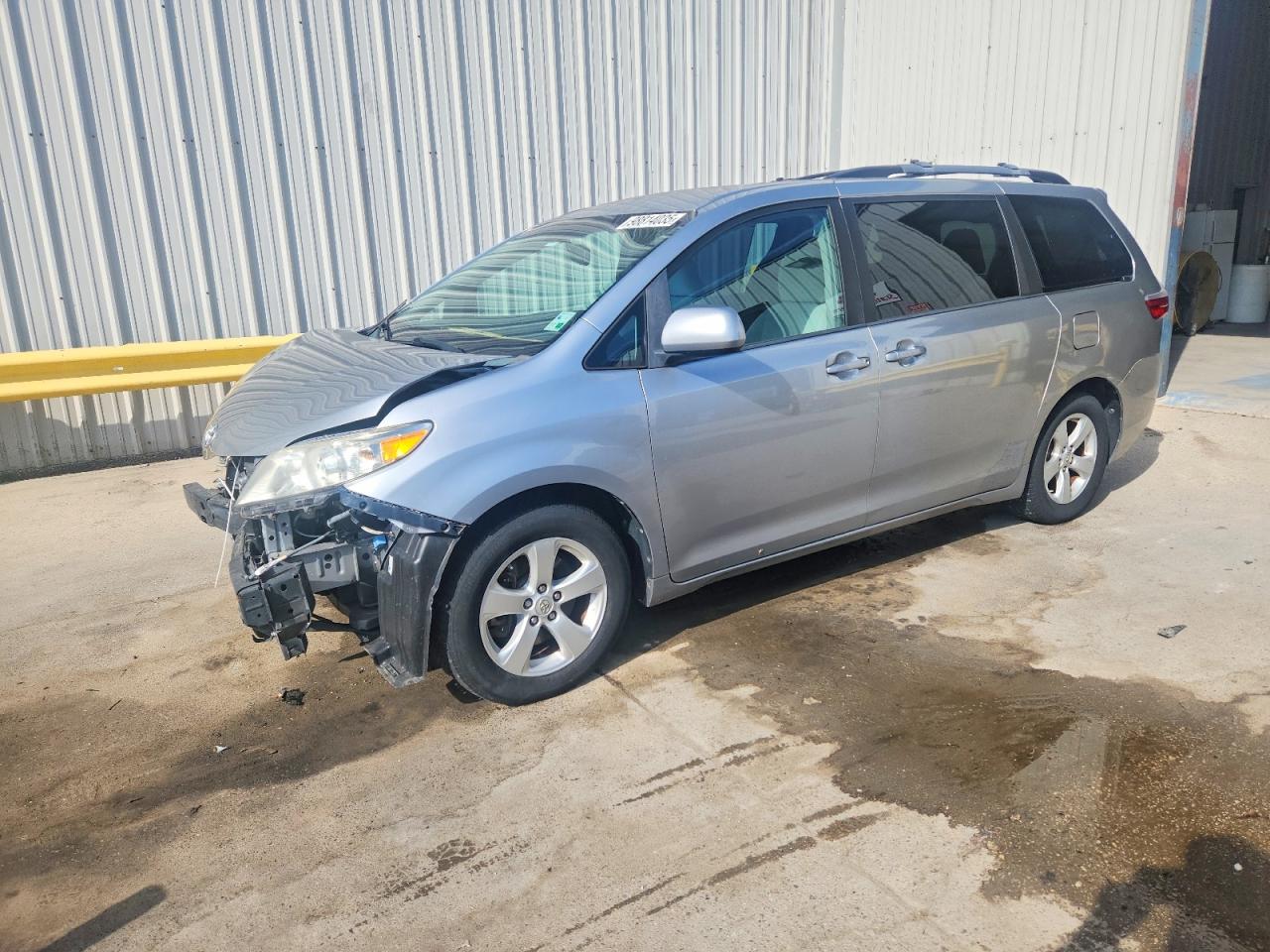 2015 TOYOTA SIENNA