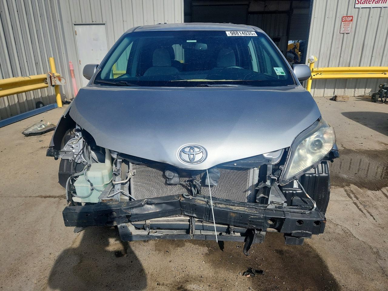 2015 TOYOTA SIENNA LE photo 5