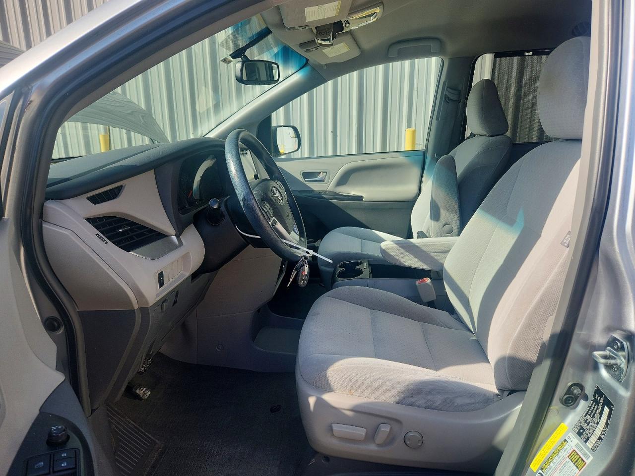2015 TOYOTA SIENNA LE photo 7