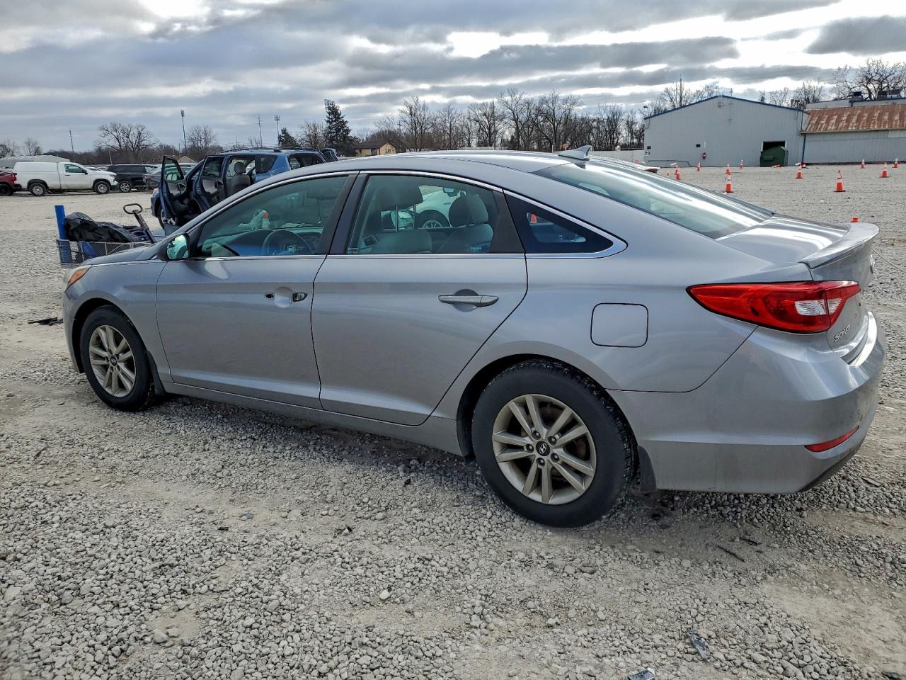 2015 HYUNDAI SONATA SE photo 2