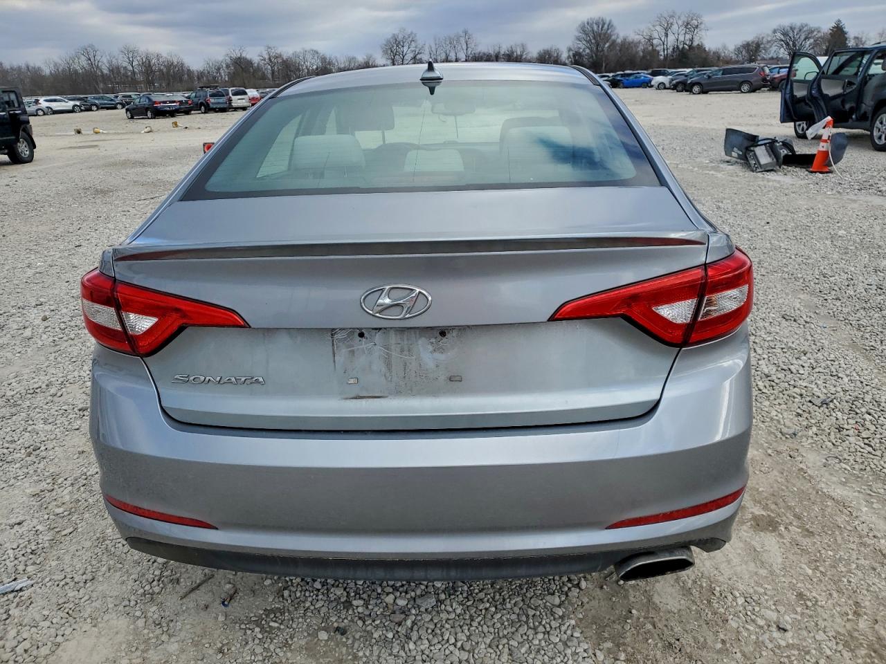 2015 HYUNDAI SONATA SE photo 6