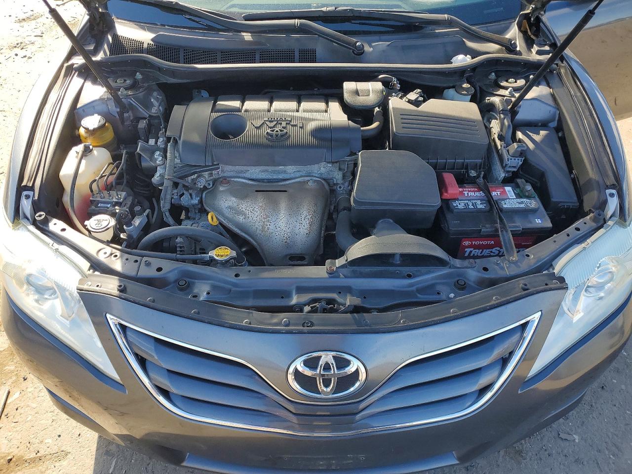 2011 TOYOTA CAMRY BASE photo 11