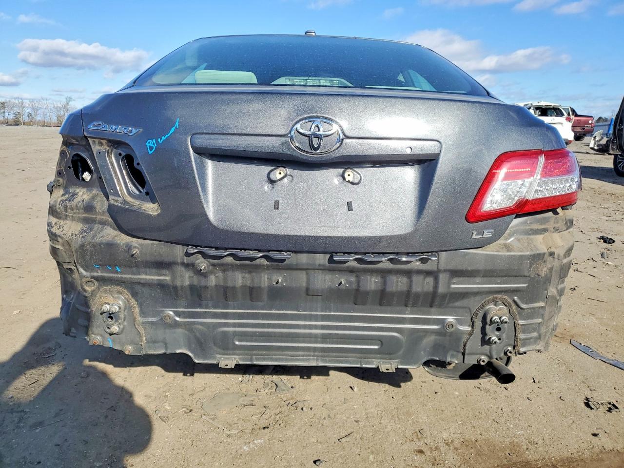 2011 TOYOTA CAMRY BASE photo 6