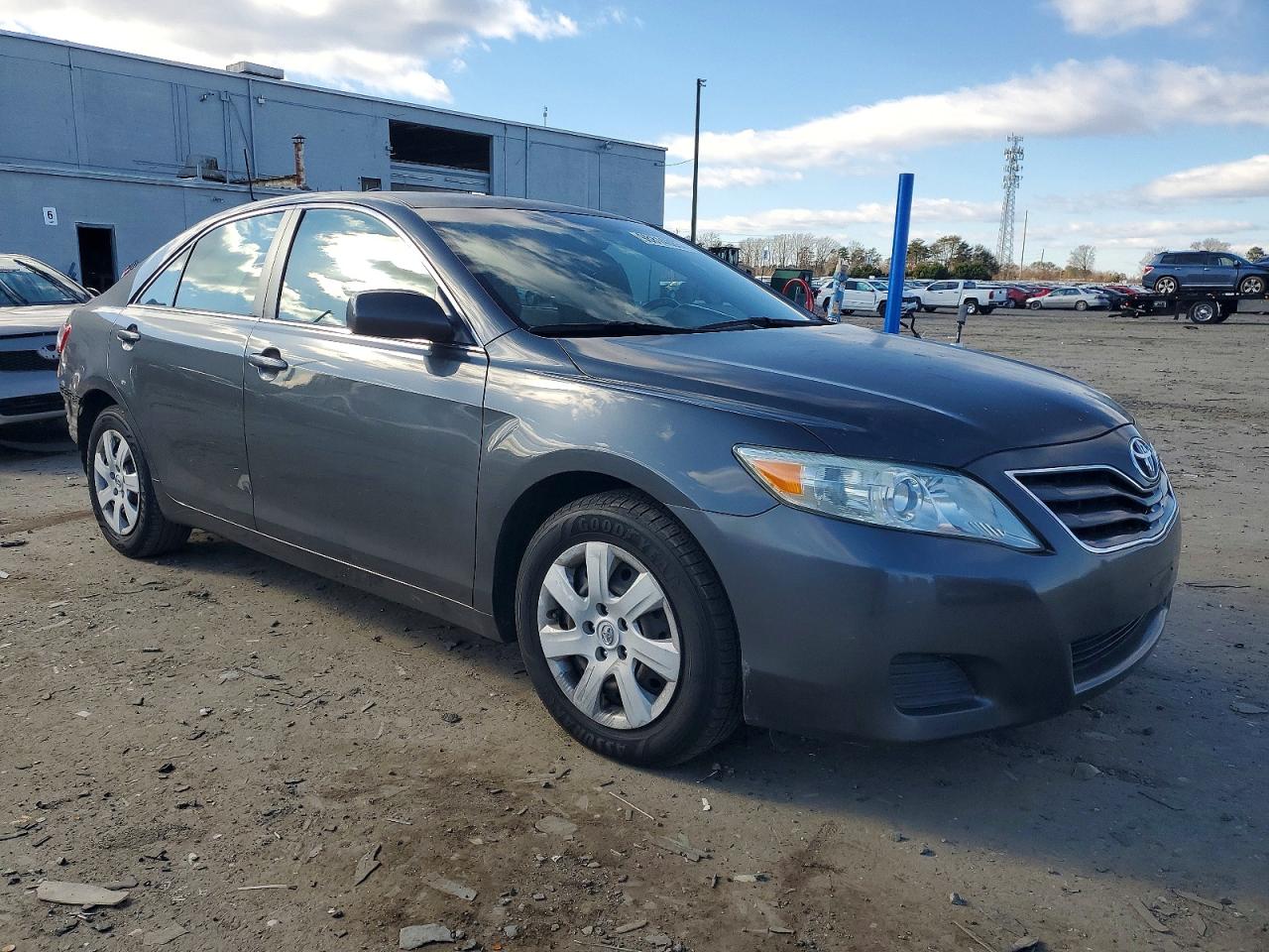 2011 TOYOTA CAMRY BASE photo 4