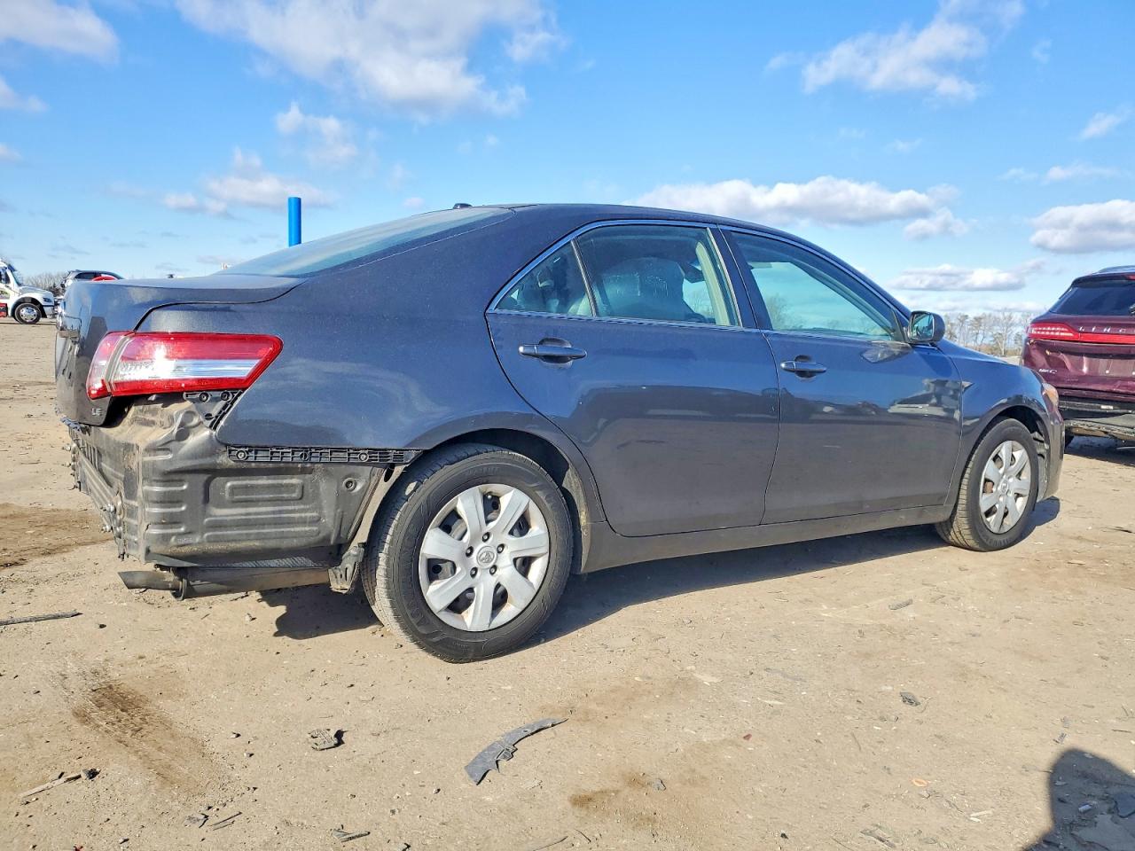 2011 TOYOTA CAMRY BASE photo 3