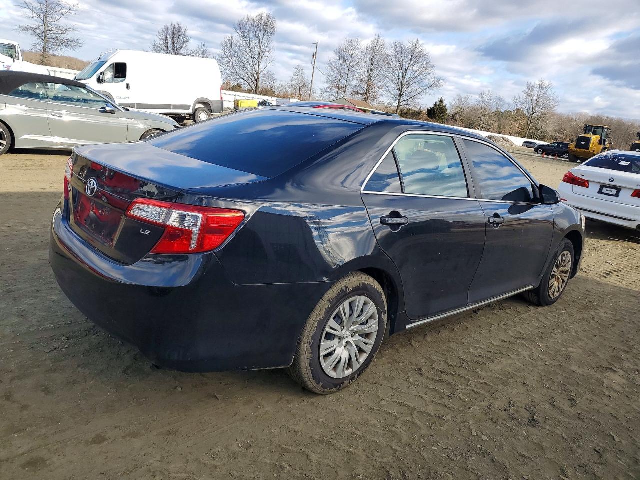 2014 TOYOTA CAMRY L photo 3