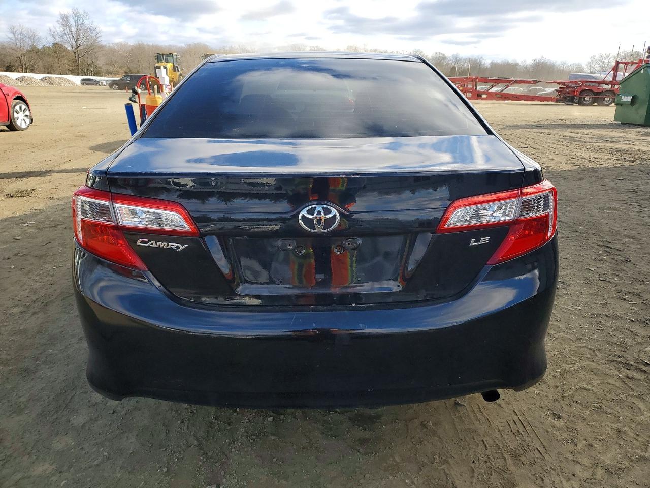 2014 TOYOTA CAMRY L photo 6