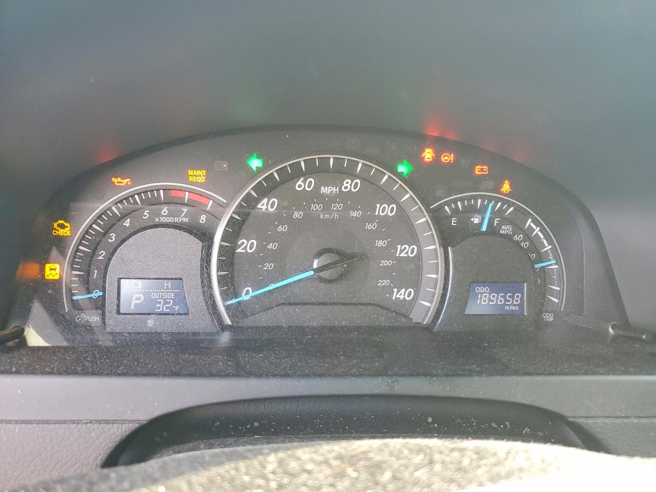 2014 TOYOTA CAMRY L photo 9