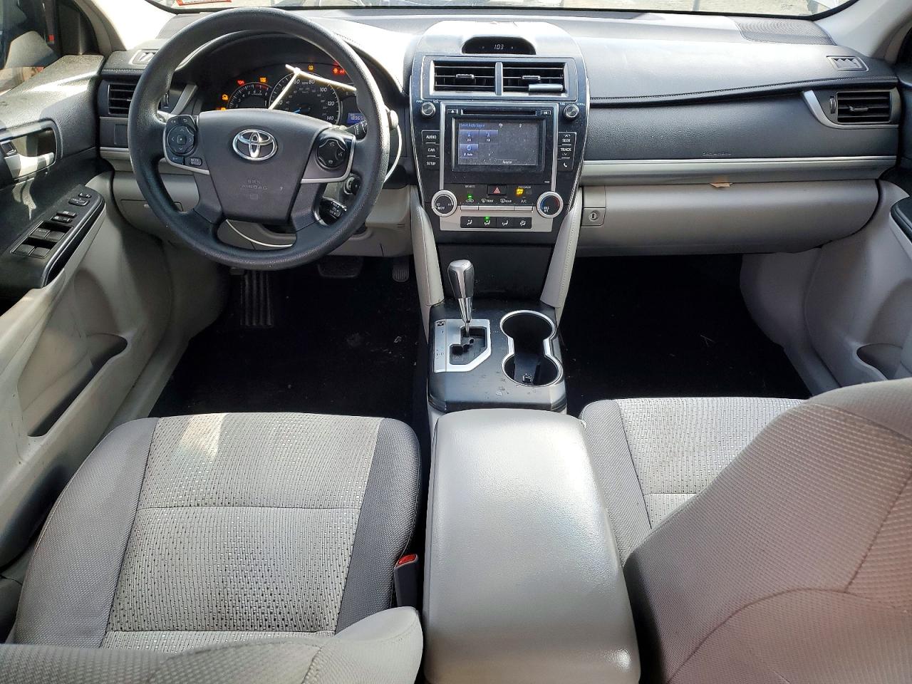 2014 TOYOTA CAMRY L photo 8