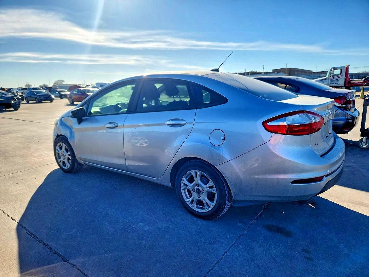 2016 FORD FIESTA SE photo 2