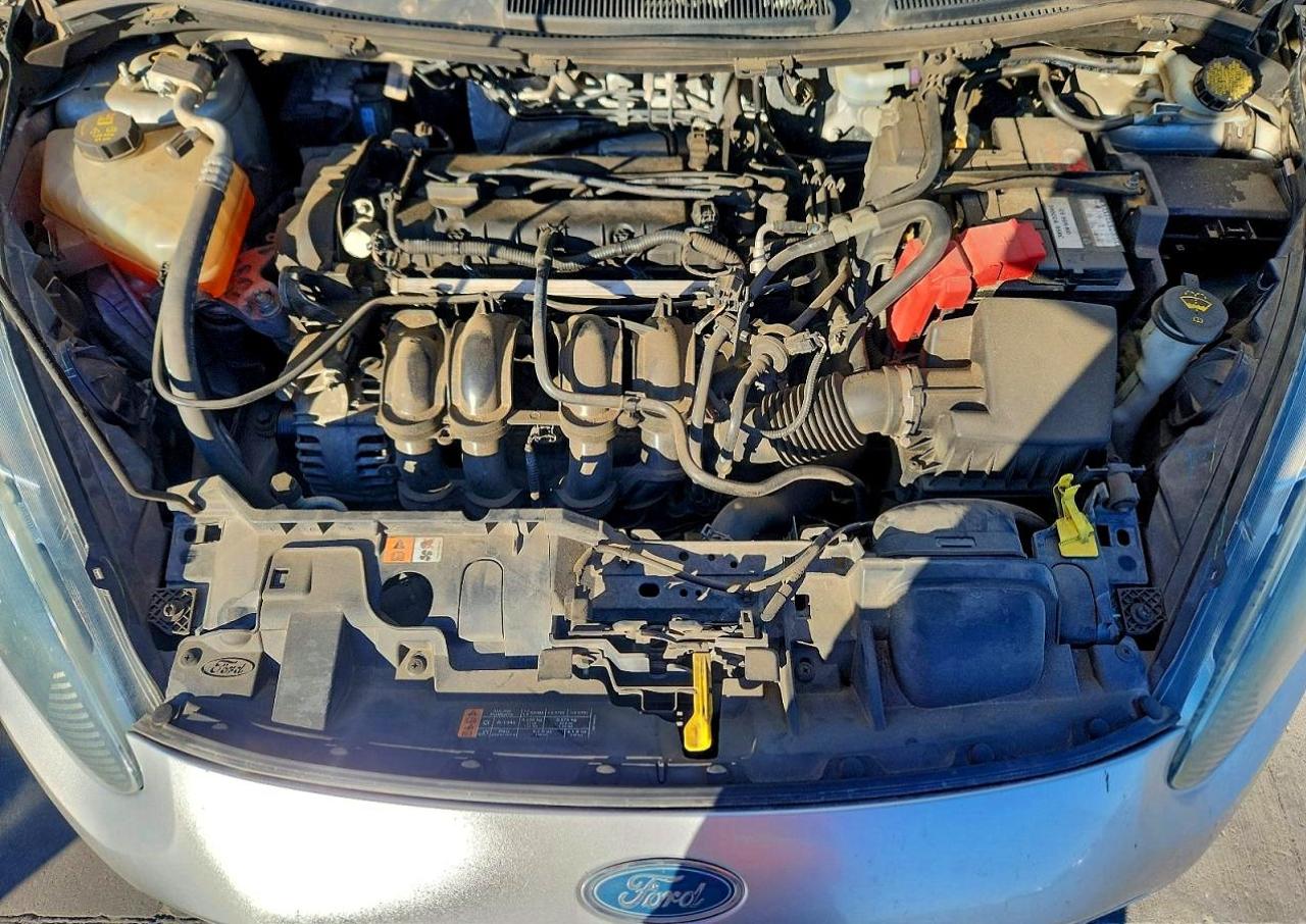 2016 FORD FIESTA SE photo 11