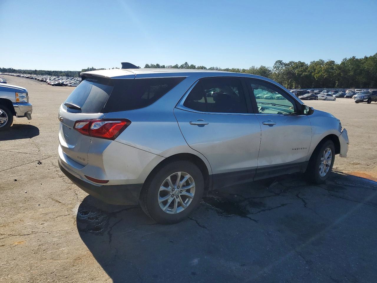 2021 CHEVROLET EQUINOX LT photo 3