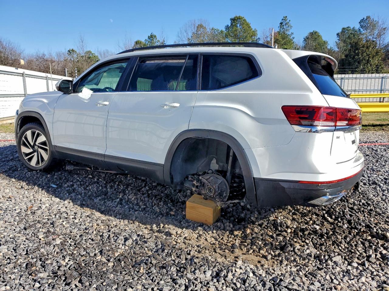 2024 VOLKSWAGEN ATLAS SE photo 2