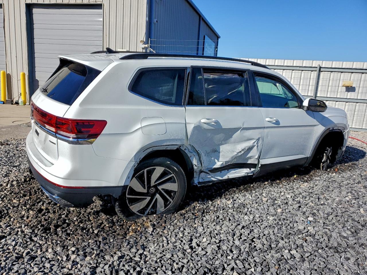 2024 VOLKSWAGEN ATLAS SE photo 3