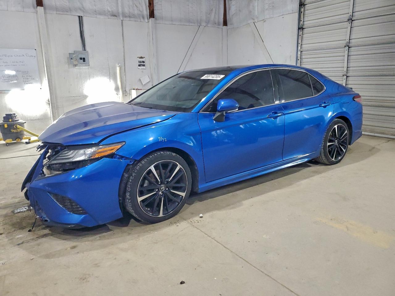 2018 TOYOTA CAMRY