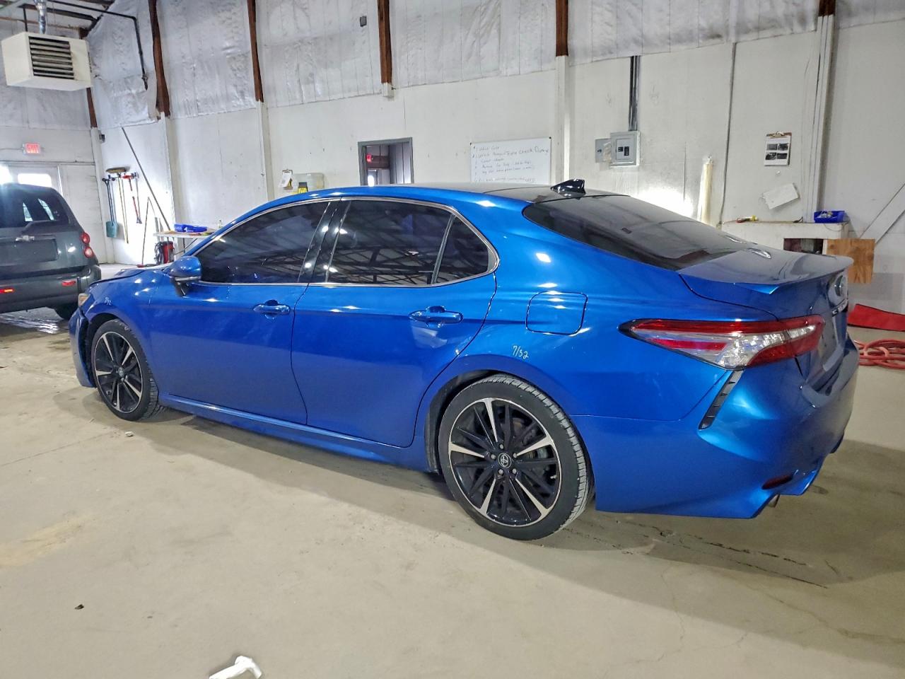2018 TOYOTA CAMRY XSE photo 2