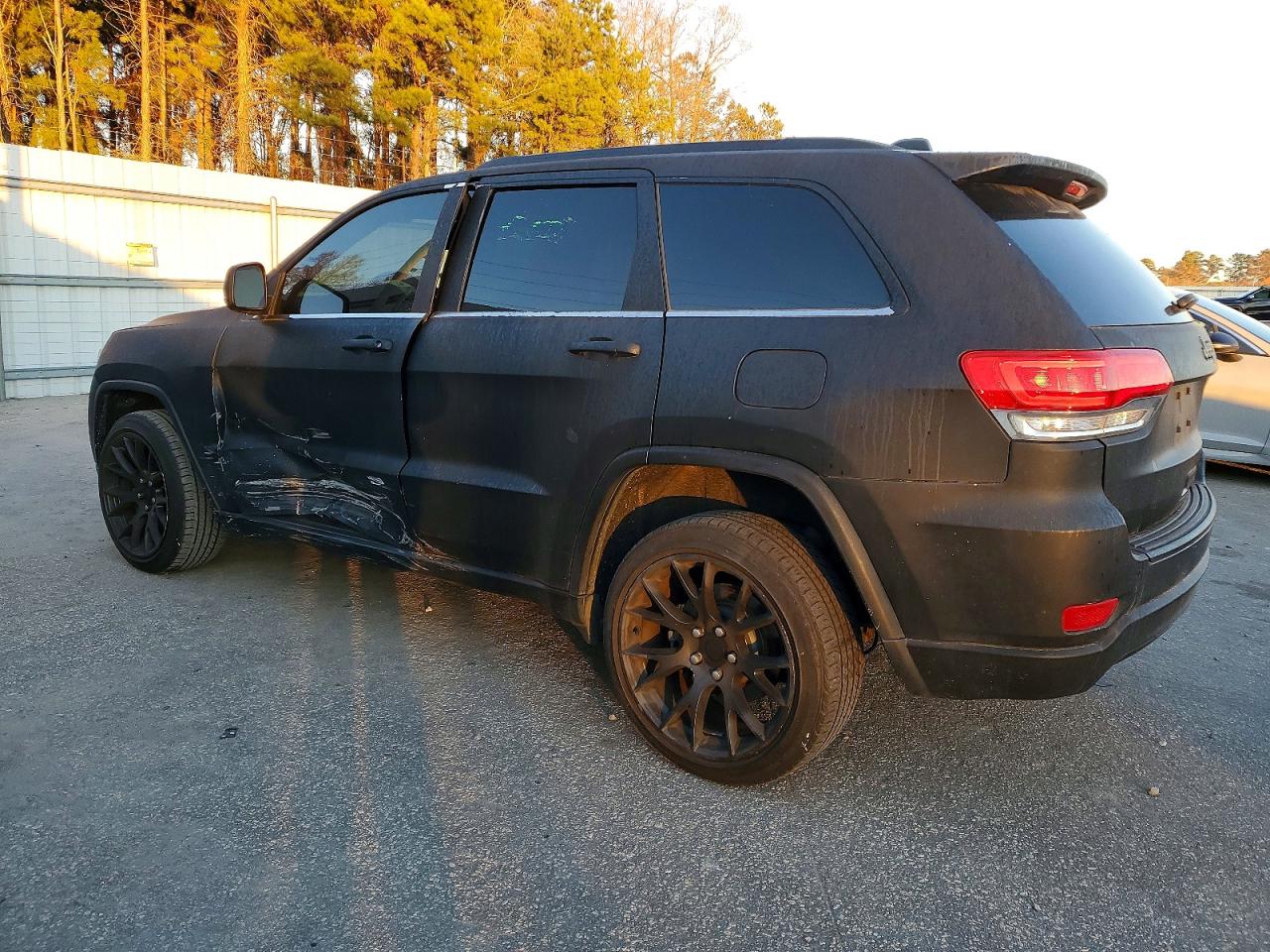 2015 JEEP GRAND CHEROKEE LAREDO photo 2