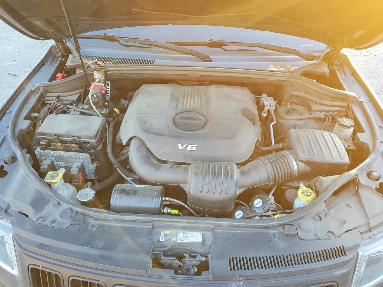 2015 JEEP GRAND CHEROKEE LAREDO photo 12