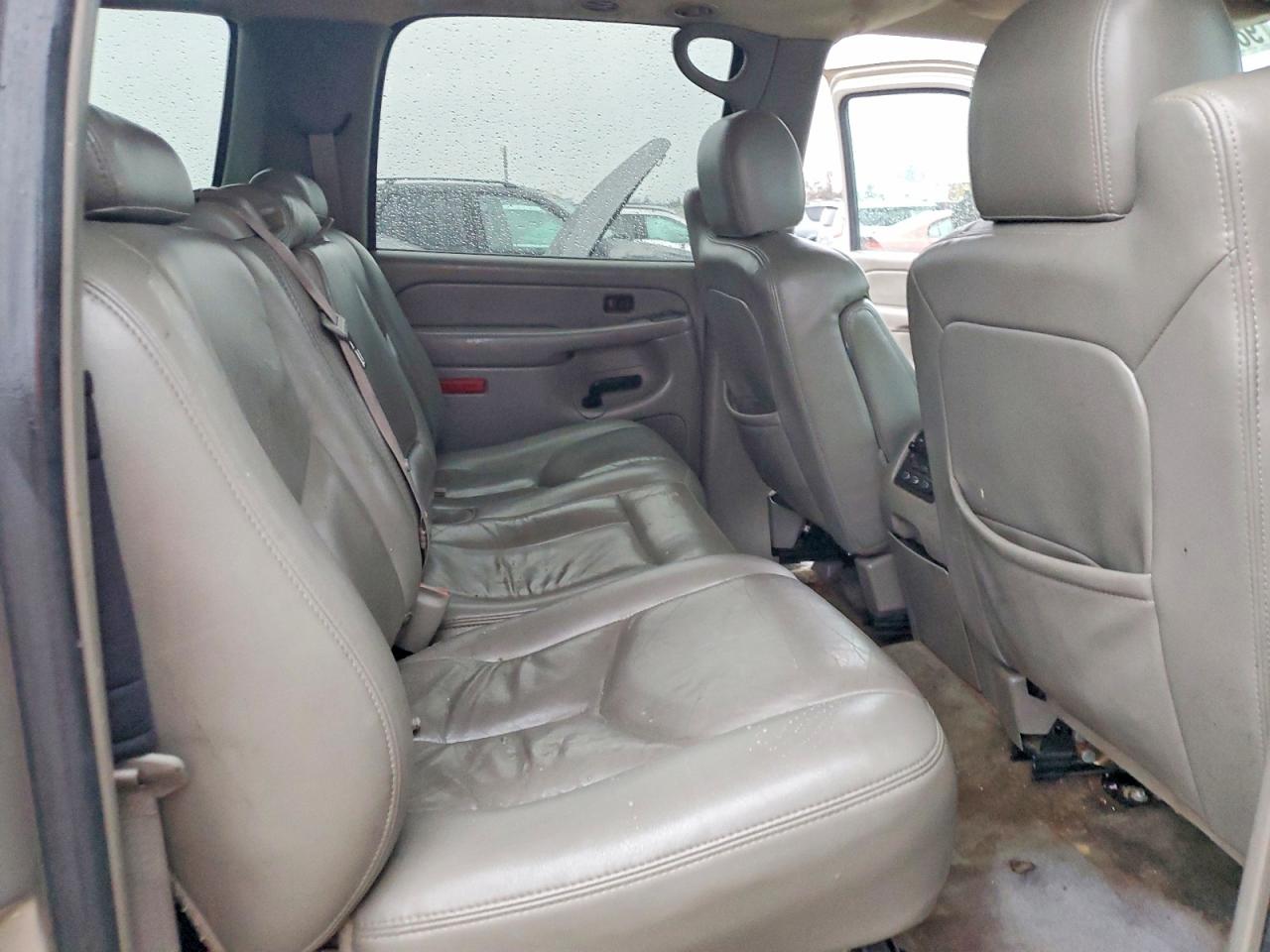 2004 CHEVROLET SUBURBAN C1500 photo 11