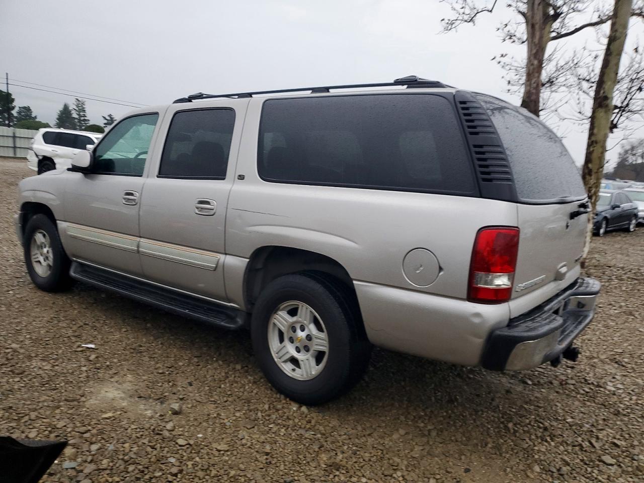 2004 CHEVROLET SUBURBAN C1500 photo 2
