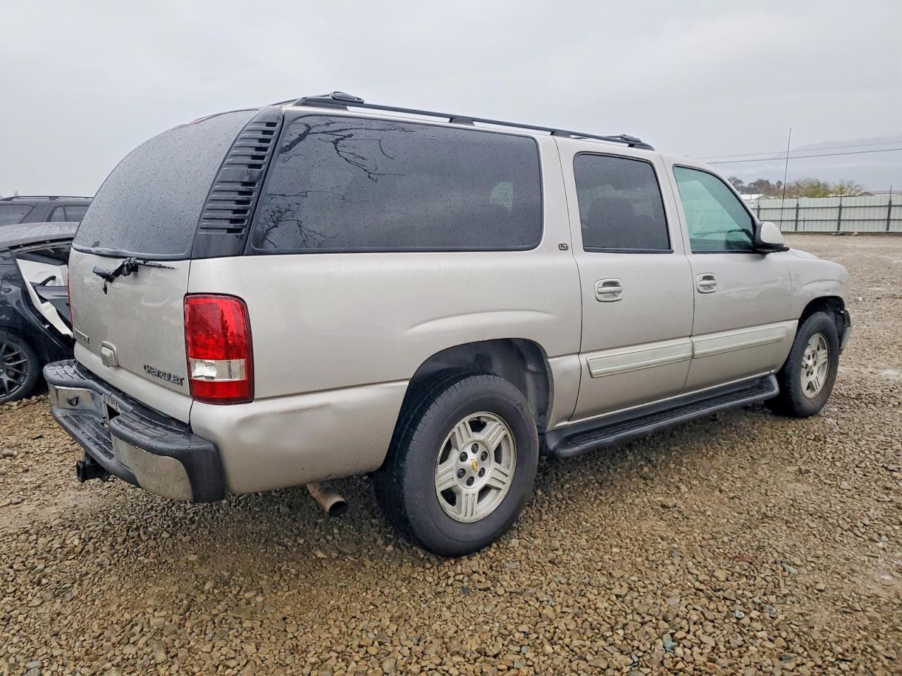2004 CHEVROLET SUBURBAN C1500 photo 3