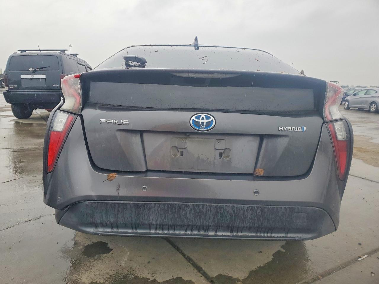 2017 TOYOTA PRIUS photo 6