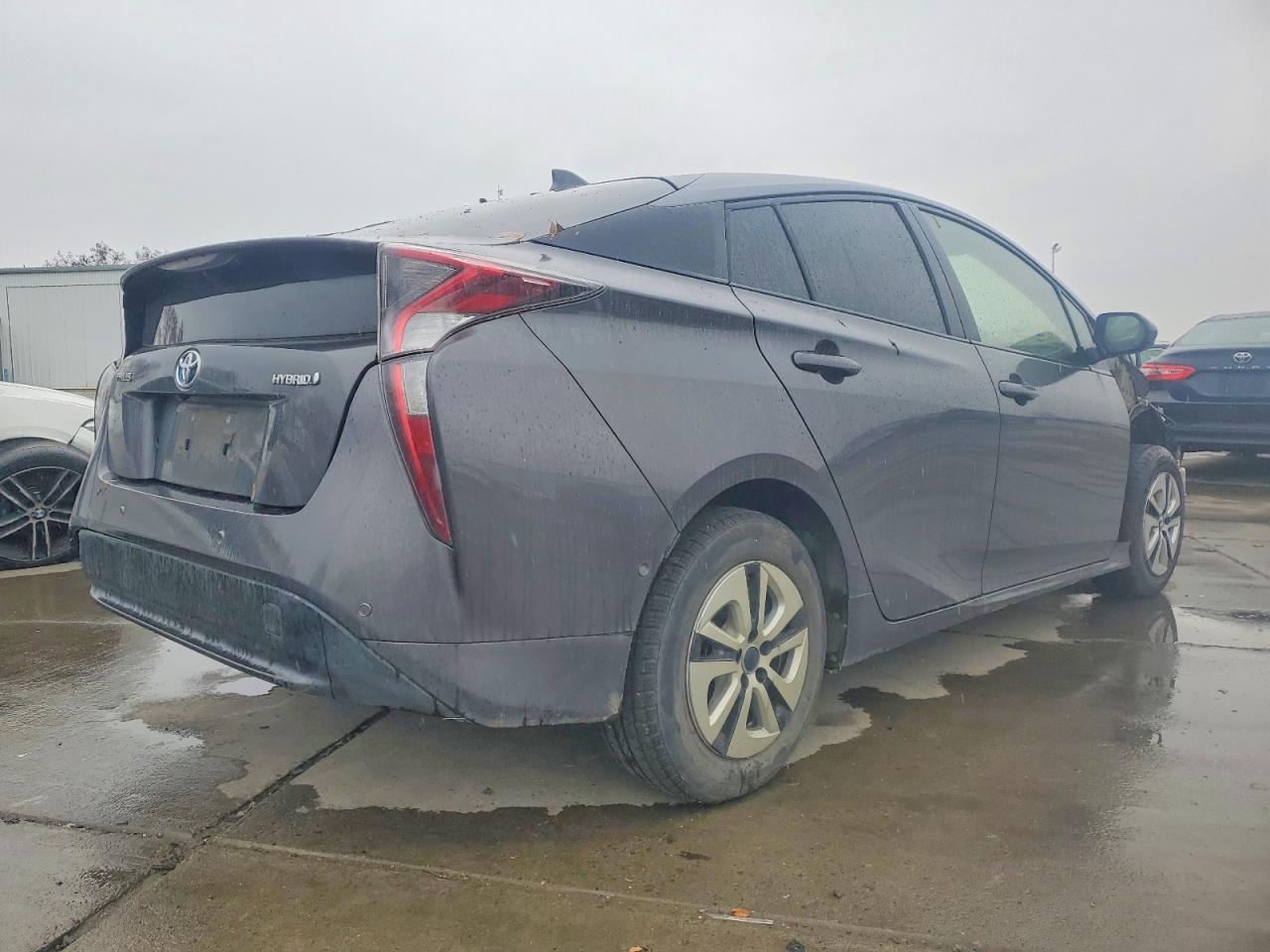 2017 TOYOTA PRIUS photo 3