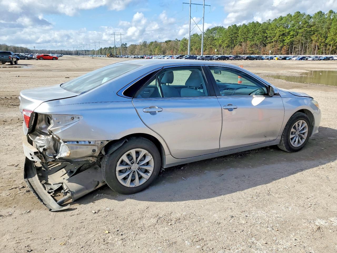 2017 TOYOTA CAMRY LE photo 3