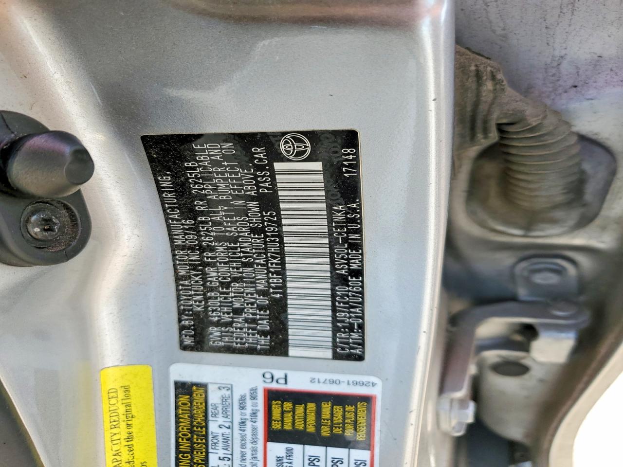 2017 TOYOTA CAMRY LE photo 13