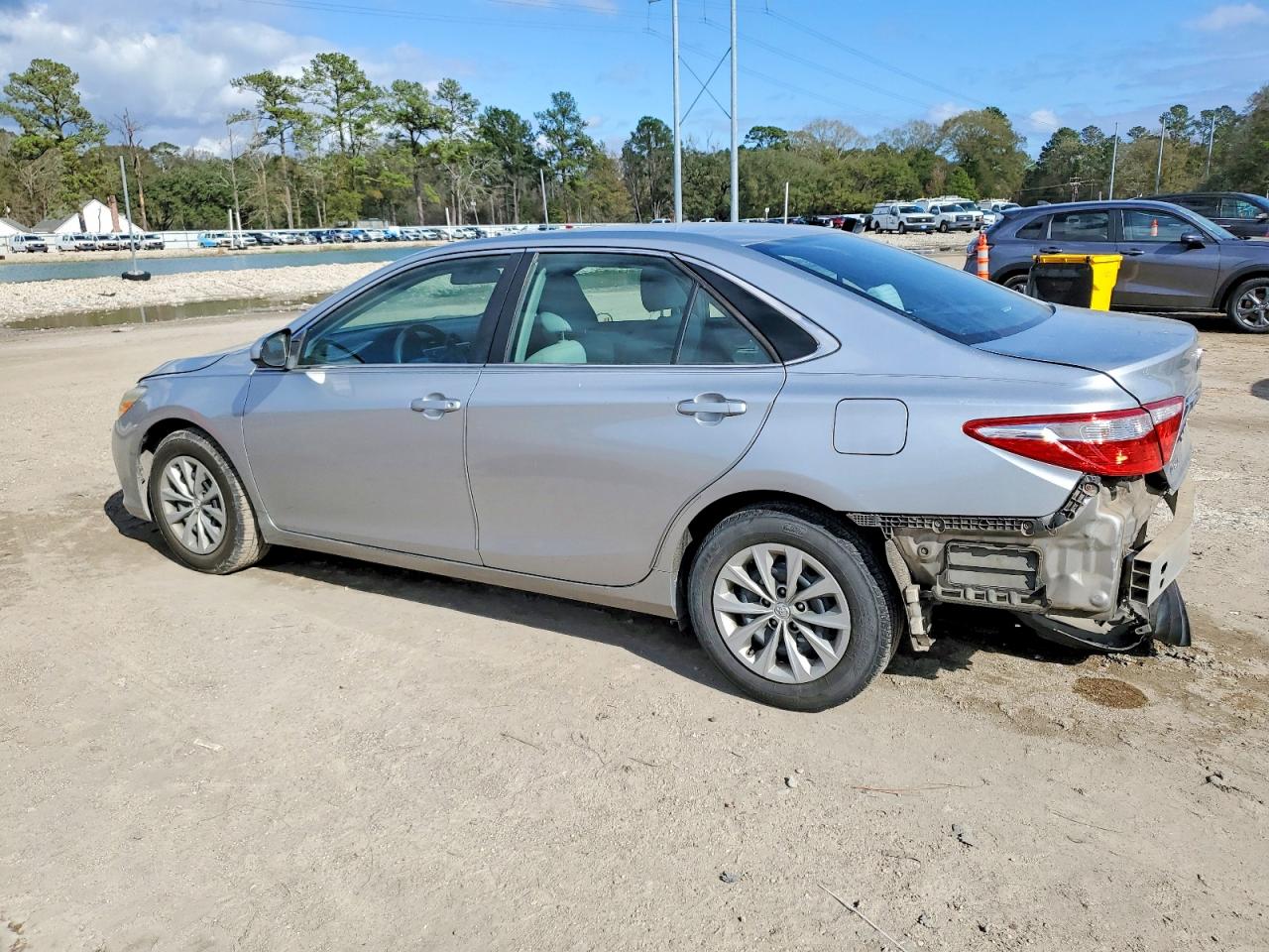 2017 TOYOTA CAMRY LE photo 2