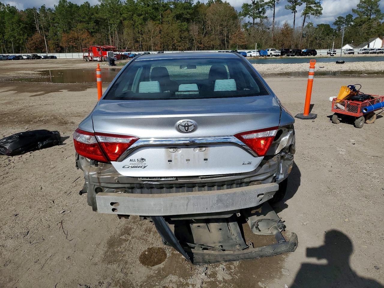 2017 TOYOTA CAMRY LE photo 6