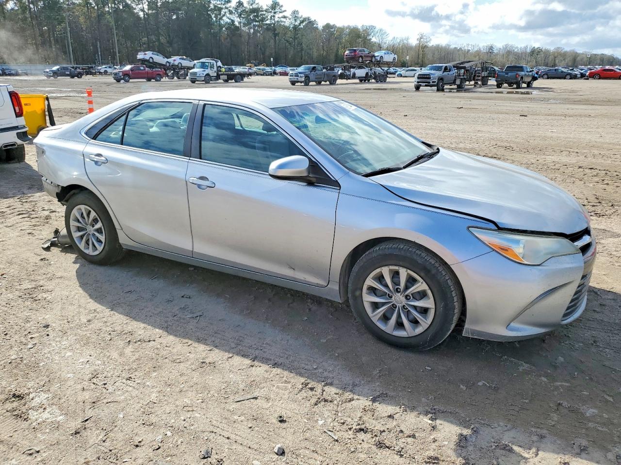 2017 TOYOTA CAMRY LE photo 4