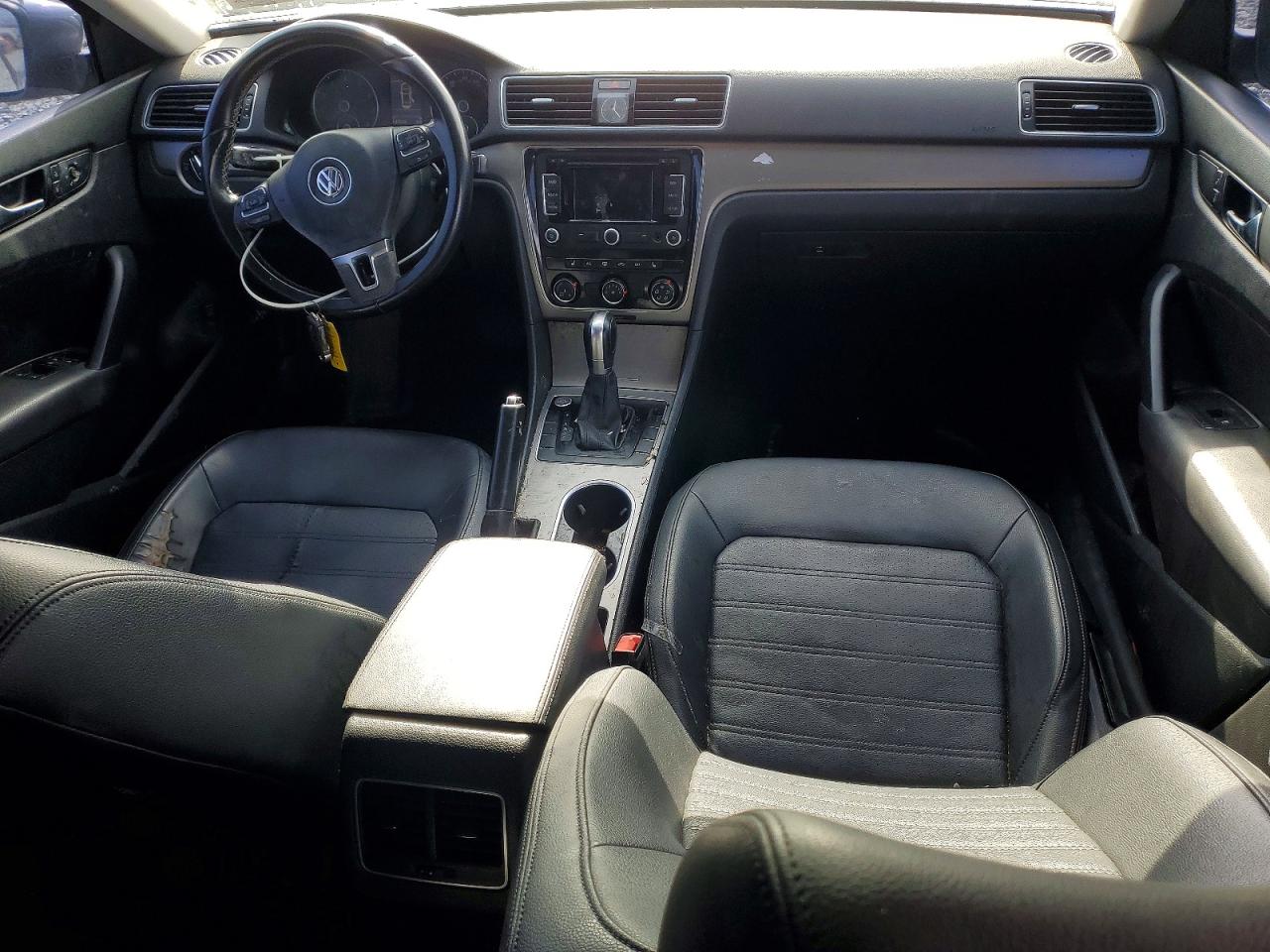 2015 VOLKSWAGEN PASSAT SE photo 8