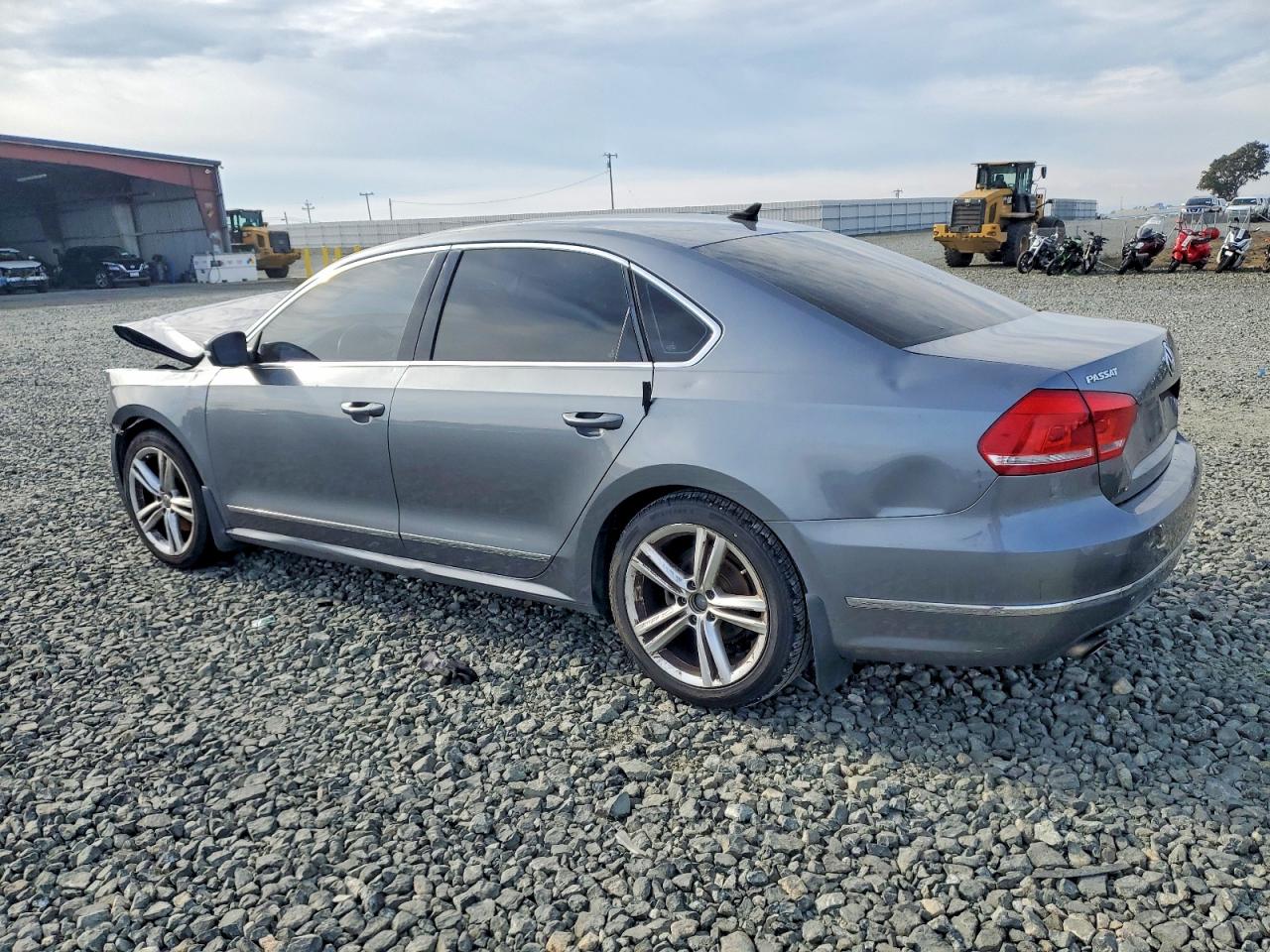 2015 VOLKSWAGEN PASSAT SE photo 2