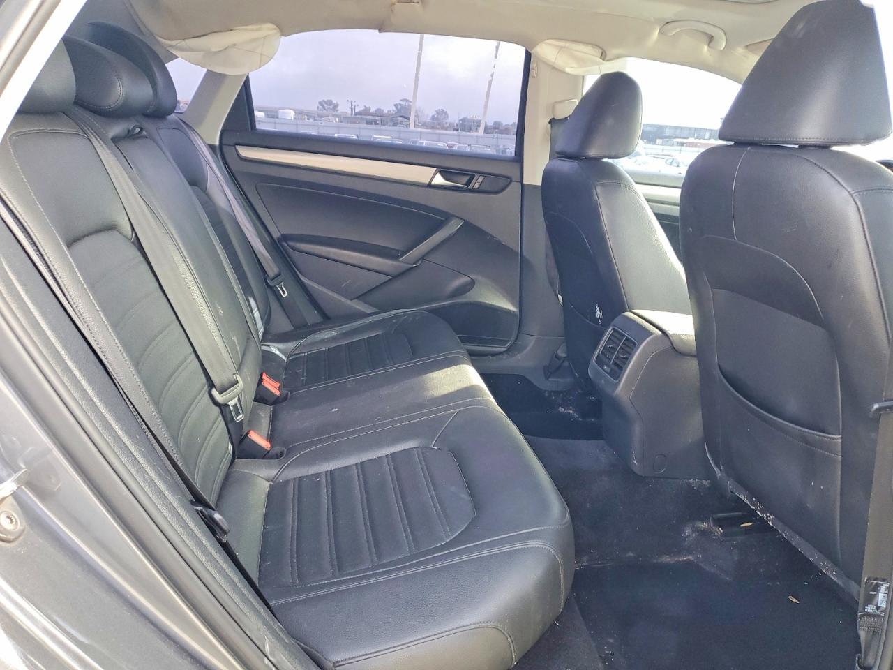 2015 VOLKSWAGEN PASSAT SE photo 10