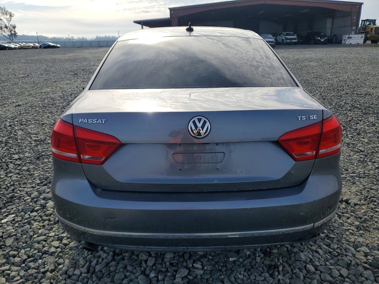 2015 VOLKSWAGEN PASSAT SE photo 6
